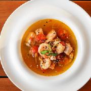 Суп с морепродуктами и томатами
