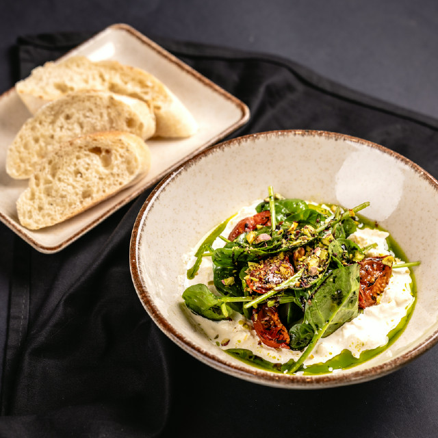 Страчетелла з томатами/ Stracchetella with tomatoes