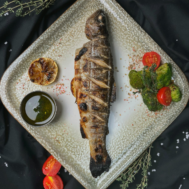 Карпатська форель смажена на мангалі / Carpathian grilled trout