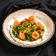 Салат з лососем гравлакс / Salad with salmon gravlax