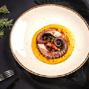Восьминіг з морквяним пюре/Octopus with carrot puree