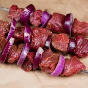 Шашлик з яловичини сирий / Raw beef barbecue