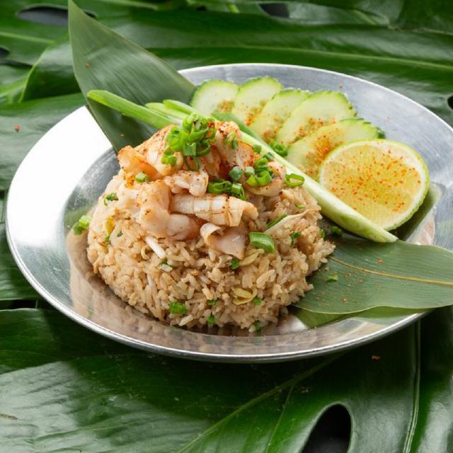 Жареный рис с яйцом и морепродуктами 390р