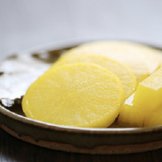 Danmuji (Korean Yellow Pickled Radish) الفجل المخلل أو تاكوان