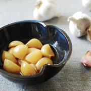 Korean Pickled Garlic مخلل الثوم الكوري