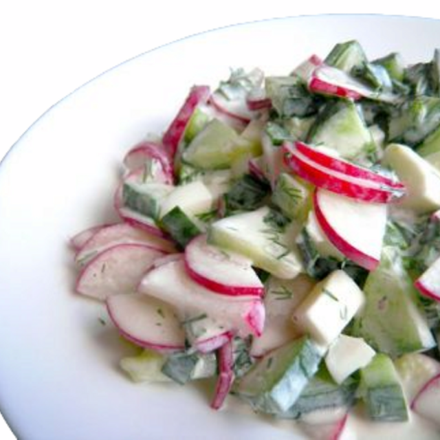 Салат«З редиски, огірків і зеленої цибулі з сметаною»