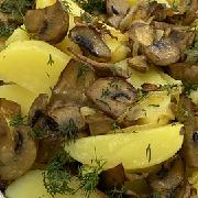 Картопля варена з печорицями та зеленню