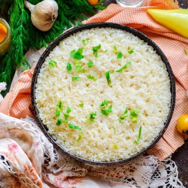 Рис припущенный (Steamed rice)
