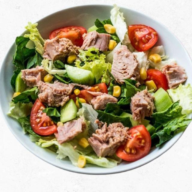 Ton balıklı salata.