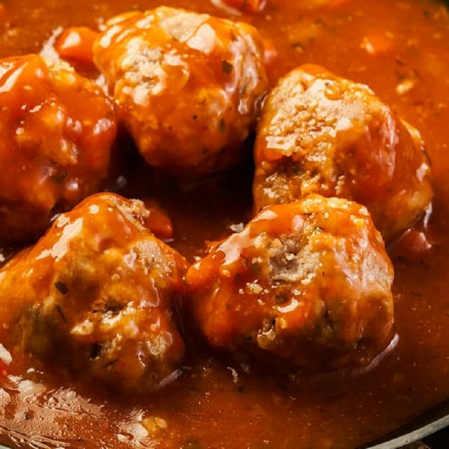 ALBÓNDIGAS EN SALSA