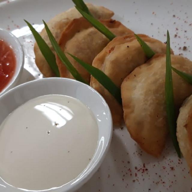 Мини чебуреки с утиной грудкой