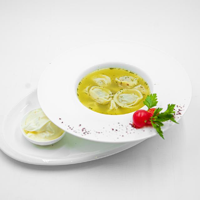 Пельмени с бульоном