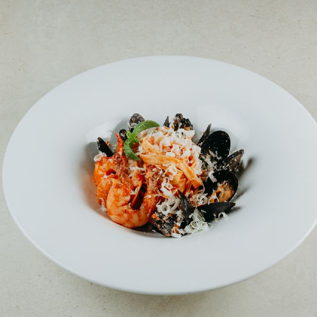 Путанеска з морським коктейлем