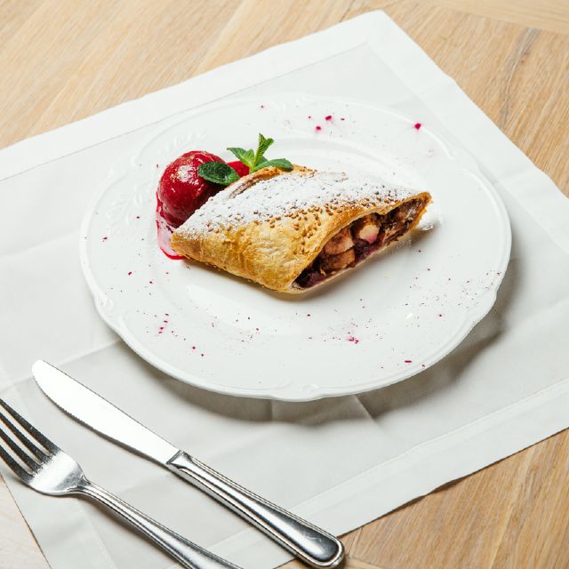 Штрудель ягідниц з яблуком