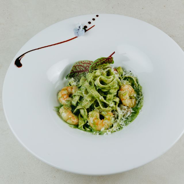 Тальятеле з креветками і шпинатом