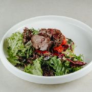 Теплий салат з телятиною