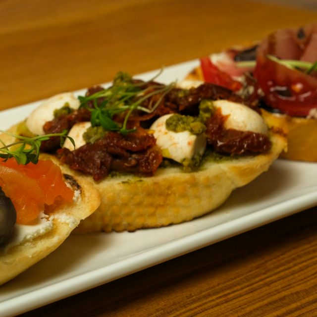 Брускета з в'яленими томатами