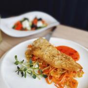 Хек запечений з овочами і тайським соусом