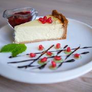 Чіз-кейк з ягідним соусом