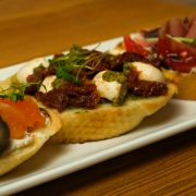 Брускета з в'яленими томатами