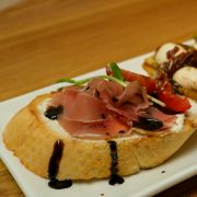Брускета з прошуто