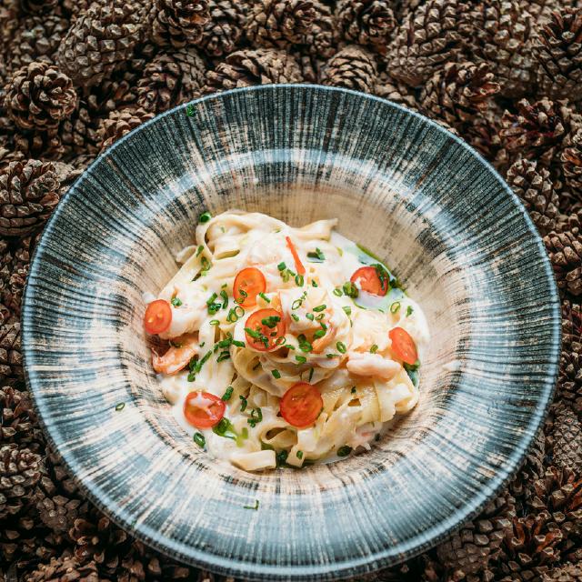 Паста с креветками и трюфельным соусом