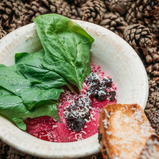 Пхали с вяленой свеклой и фокачей