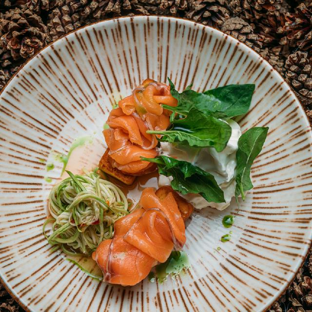 Бриошь с семгой и кабачком