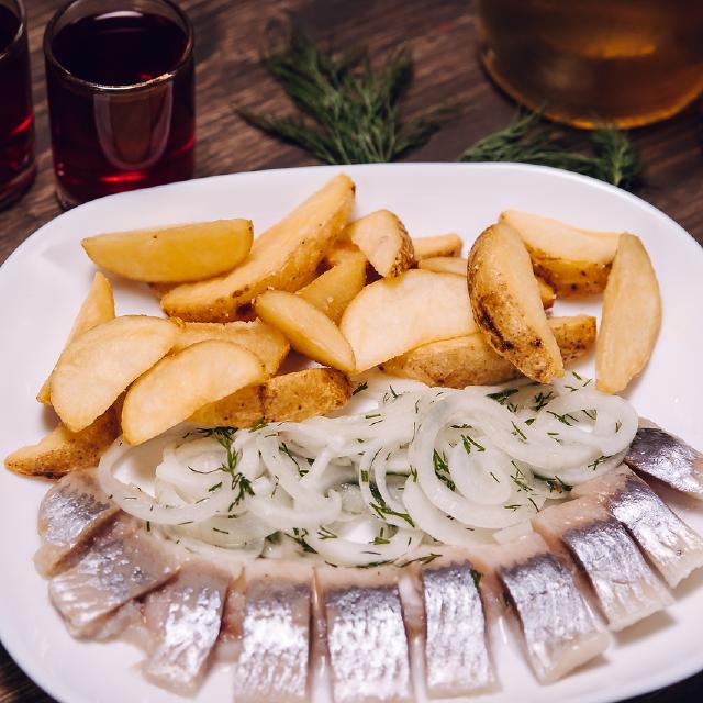 СЕЛЁДОЧКА с картофелем