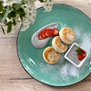 Сырники с маковой сметаной