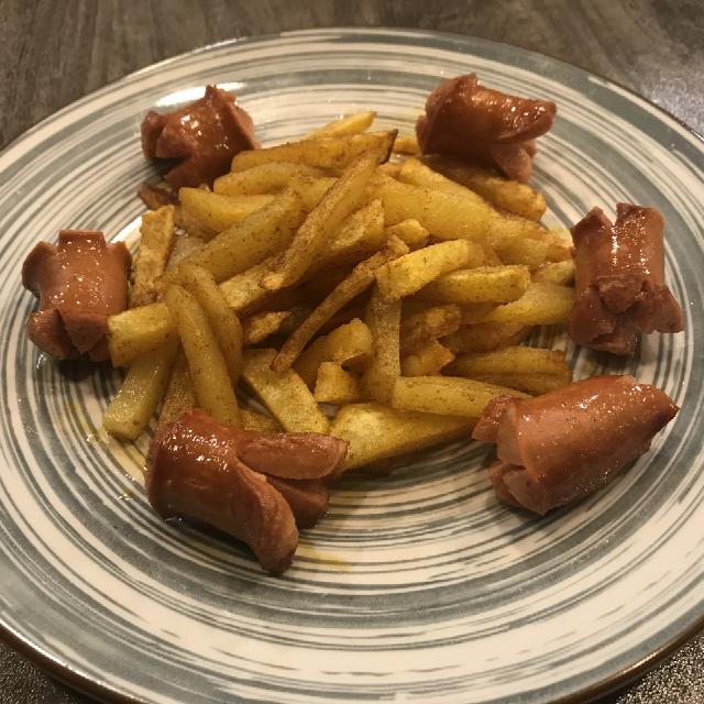 Картошка фри с сосисками