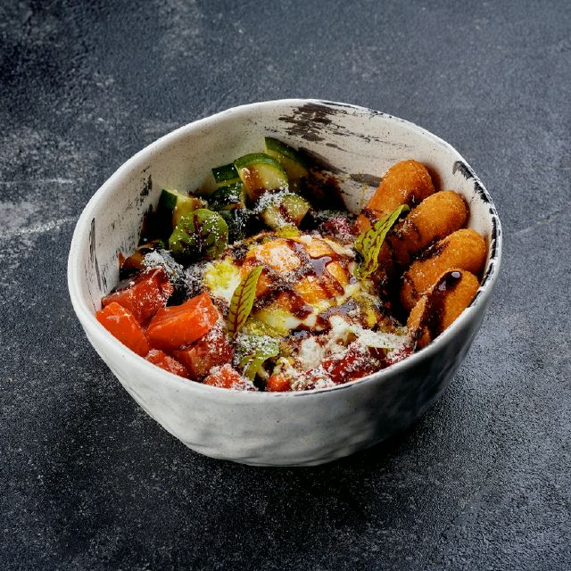 Червоний рис з лососем