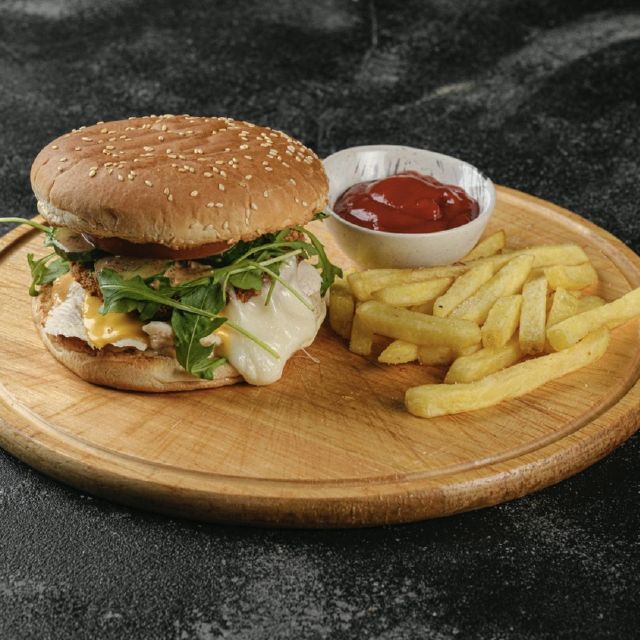 Бургер з куркою та моцарелою