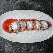 Сирники з брусничним соусом