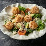 Салат з курячими мітболами та Дор блю