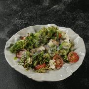 Салат з телятиною та моцарелою