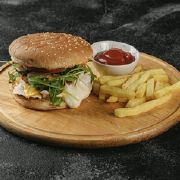 Бургер з куркою та моцарелою