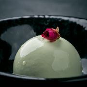 Фісташковий мус з малиною