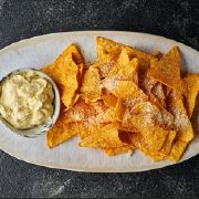 Начос з сирним соусом