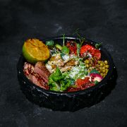 Шпинатний рис з овочами та філе качки