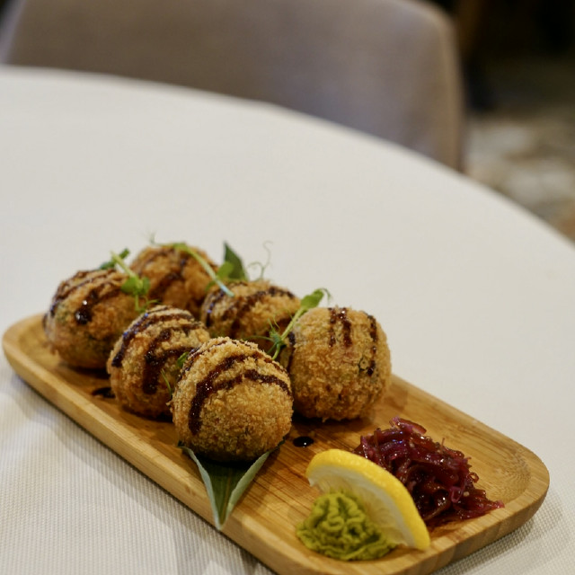 Crispy rice bolls