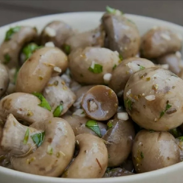 Грибочки мариновані