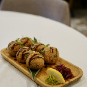 Crispy rice bolls