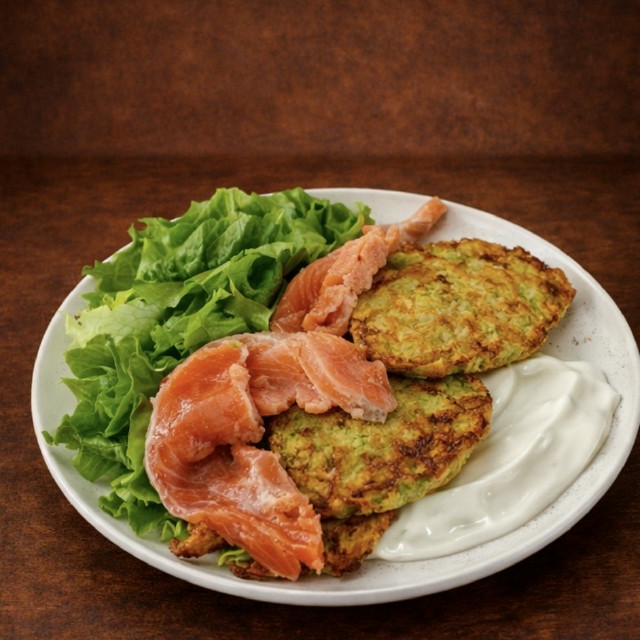 Оладки кабачкові з лососем с/с