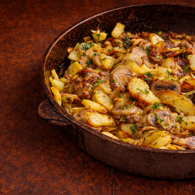 Картопля смажена з грибами та м'ясом(свинина /курка)