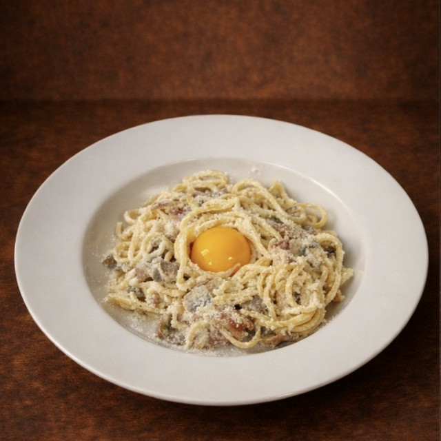 Спагеті з грибами ,беконом та вершками