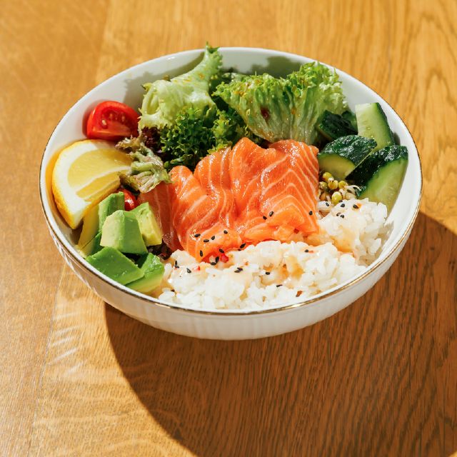 Боул з лососем