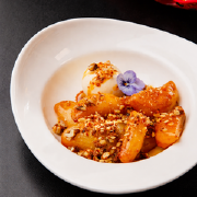 Яблука в темпурі та кокосовій карамелі