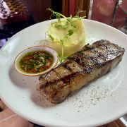 Стейк телячий з соусом Чімічурі