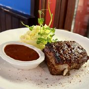 Ребра BBQ з картоплею пюре